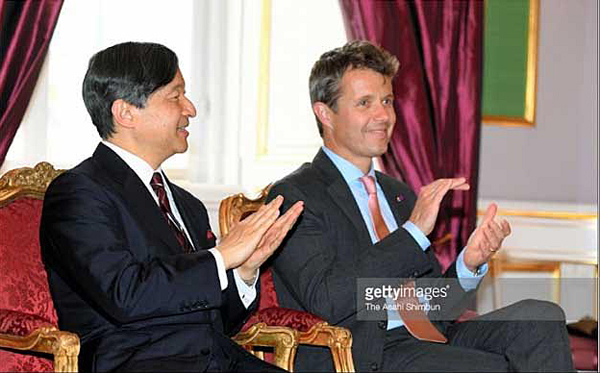 June 16, 2017: His Imperial Highness, Japan's Crown Prince Naruhito<BR>
and His Royal Highness, Denmark's Crown Prince Frederik applaud one of speeches <BR>
during the reception. Photo: Asahi Television.