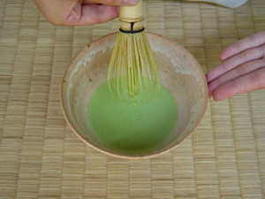 Mixing 'usu'cha', thin tea, with a chasen